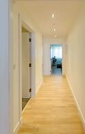 Luxury Modern Apartment With Exceptional Views! Hosted by Sweetstay