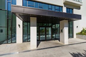 Luxury Modern Apartment With Exceptional Views! Hosted by Sweetstay