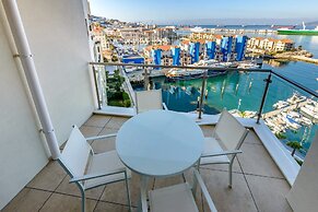 Luxury Modern Apartment With Exceptional Views! Hosted by Sweetstay