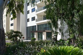 Luxury Modern Apartment With Exceptional Views! Hosted by Sweetstay