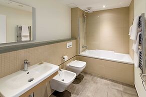 Luxury Modern Apartment With Exceptional Views! Hosted by Sweetstay