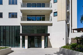 Luxury Modern Apartment With Exceptional Views! Hosted by Sweetstay