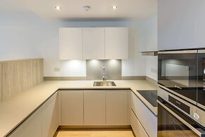 Luxury Modern Apartment With Exceptional Views! Hosted by Sweetstay