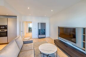 Luxury Modern Apartment With Exceptional Views! Hosted by Sweetstay