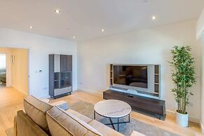 Luxury Modern Apartment With Exceptional Views! Hosted by Sweetstay
