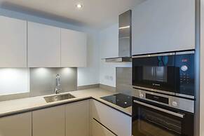 Luxury Modern Apartment With Exceptional Views! Hosted by Sweetstay
