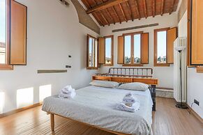 Uffizi Suite I - Hosted by Sweetstay