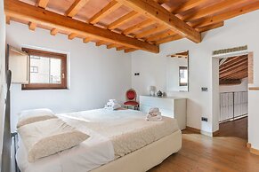 Uffizi Suite I - Hosted by Sweetstay