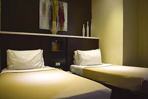 Vaccinated Staff - Capital O 826 Green Windows Dormitel