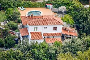 Villa Mitzelos