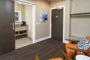 Ski Inn Taphouse Hotel