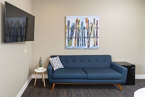 Ski Inn Taphouse Hotel