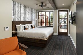 Ski Inn Taphouse Hotel