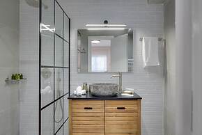 Acropolis Premium Residence