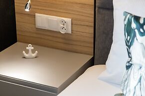 Pearl Marina Apartment by Renters