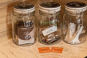 Pearl Marina Apartment by Renters