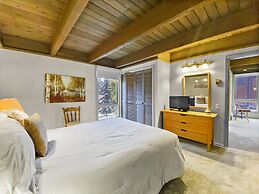 Breckenridge Spacious Mill Run 5 Townhouse by RedAwning