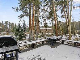 Breckenridge Spacious Mill Run 5 Townhouse by RedAwning