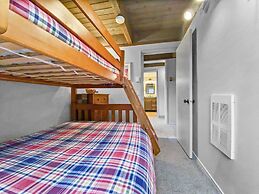 Breckenridge Spacious Mill Run 5 Townhouse by RedAwning