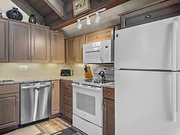 Breckenridge Spacious Mill Run 5 Townhouse by RedAwning