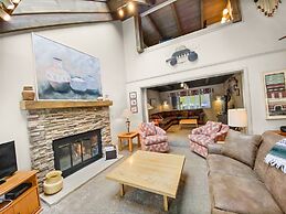 Breckenridge Spacious Mill Run 5 Townhouse by RedAwning