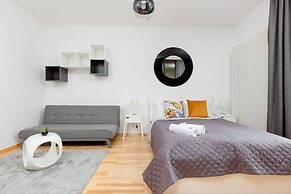 Studio Kolejowa Warsaw by Renters