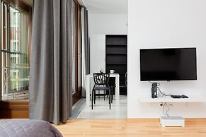 Studio Kolejowa Warsaw by Renters