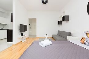 Studio Kolejowa Warsaw by Renters