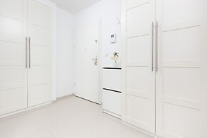 Studio Kolejowa Warsaw by Renters