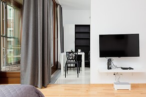 Studio Kolejowa Warsaw by Renters