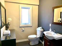 Professional Three Bedroom Condo Suite