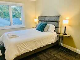 Professional Three Bedroom Condo Suite