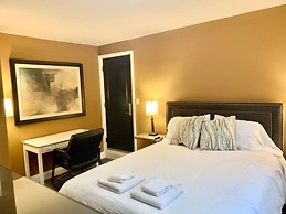 Professional Three Bedroom Condo Suite