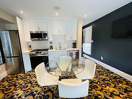 Cozy Downtown Condo Suite