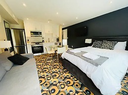 Cozy Downtown Condo Suite