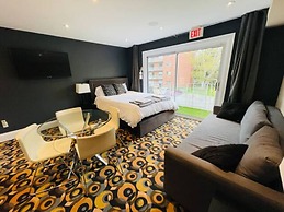 Cozy Downtown Condo Suite