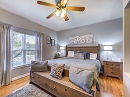 Bear Crossing by VTrips