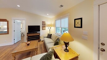 Captain's Secret - Beautiful Home in Downtown Beaufort by RedAwning