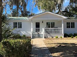 Captain's Secret - Beautiful Home in Downtown Beaufort by RedAwning