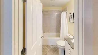 Captain's Secret - Beautiful Home in Downtown Beaufort by RedAwning