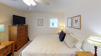 Captain's Secret - Beautiful Home in Downtown Beaufort by RedAwning