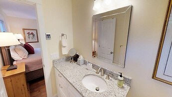 Captain's Secret - Beautiful Home in Downtown Beaufort by RedAwning