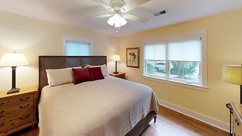 Captain's Secret - Beautiful Home in Downtown Beaufort by RedAwning