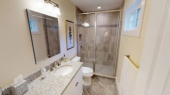 Captain's Secret - Beautiful Home in Downtown Beaufort by RedAwning