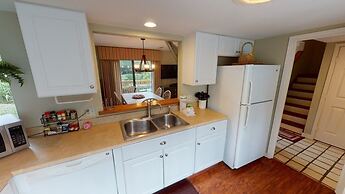 Seas the Day - Cozy and Sunny Villa in Ocean Gate by RedAwning