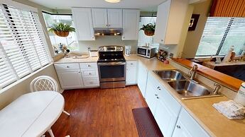 Seas the Day - Cozy and Sunny Villa in Ocean Gate by RedAwning