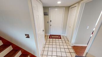 Seas the Day - Cozy and Sunny Villa in Ocean Gate by RedAwning