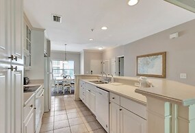 Shorenugh - Bright Villa with Rooftop Pool Next to Coligny Plaza by Re