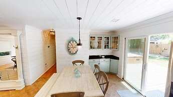 Beach Blossom - Bright, Updated Unit with Hot Tub on Patio by RedAwnin