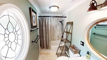 Beach Blossom - Bright, Updated Unit with Hot Tub on Patio by RedAwnin